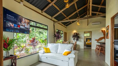Penas Blancas House | Cabañas Caeli, El Toucan, Peaceful Rainforest Retreat with Stunning Views