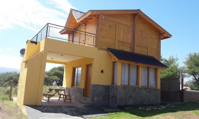 Villa Cura Brochero Ski Chalet | Cabañas El Conejo Negro