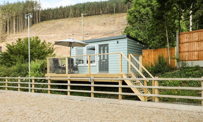 Llanafan Cottage | CABAN GLAS, pet friendly, with hot tub in Pontrhydfendigaid