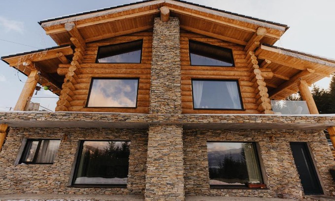 Cozanesti Ski Chalet | CABANA CEITREI - MOUNTAIN VIEW GIUMALAU