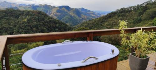 Cambui Ski Chalet | Cabana com vista para as montanhas, ofurô e Starlink