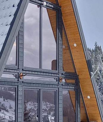 Saru Dornei Ski Chalet | Cabana Corbilor The Raven's Hut