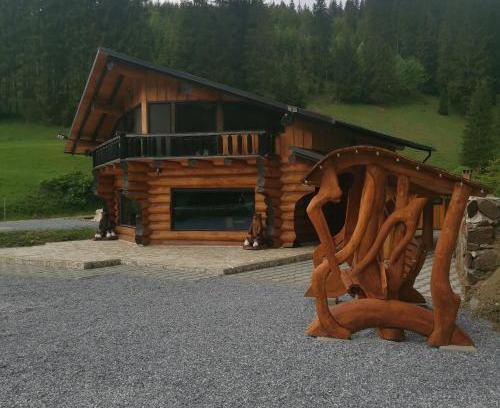 Iacobeni Ski Chalet | Cabana roua munților din bucovina