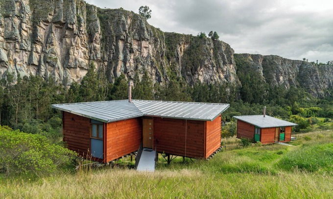 Choconta Cabin | Cabaña Tyto Alba. Cozy wooden cabin for 4 people. Located in Suesca.