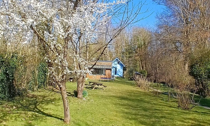 Amiens Cabin | Cabane bleue des Hortillonnages