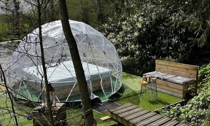 Thierache Sambre et Oise Cabin | Cabane en Thiérache "La tête dans les étoiles" the floating dome and its tiny-house
