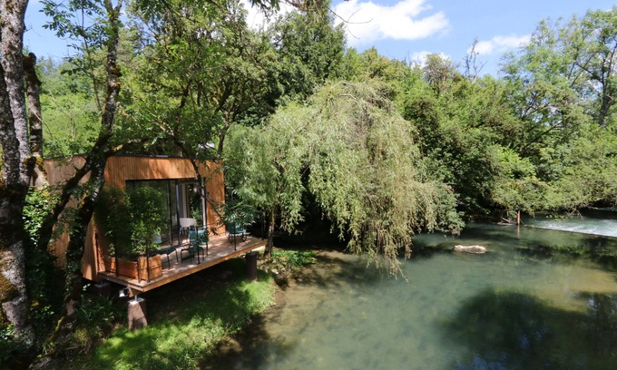 Frenois Cabin | Cabane in Burgundy with Wi-Fi sleeps 2: original, nature, romantic weekend