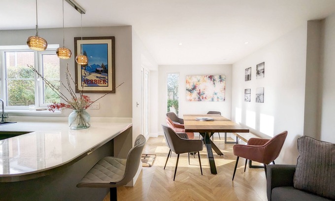 East Wittering Cottage | Cabane Mont Fort - sleeps 6 guests in 3 bedrooms