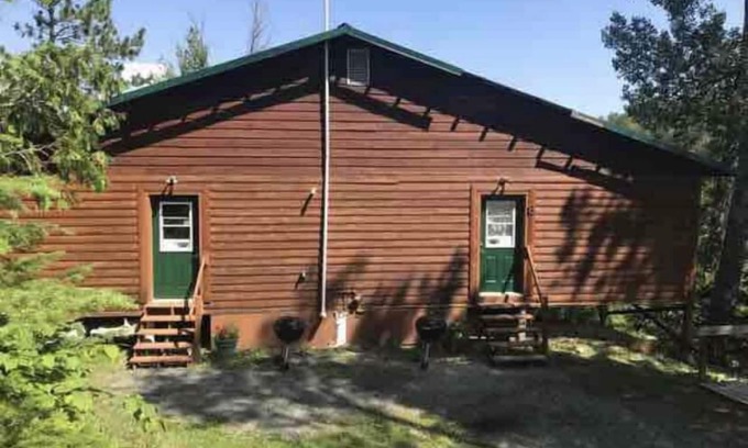 Sioux Narrows Nestor Falls Cabin | Cabin 9, Shared Sauna-Hot Tub, Patio, Lakeview, Motel, Lake Tours, Boat Rental.