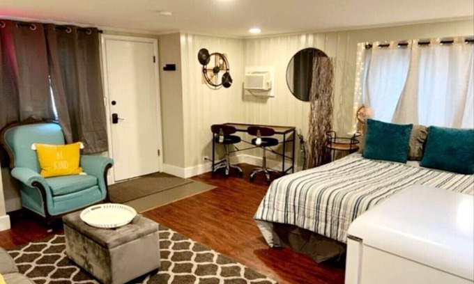 Glenwood Springs Cabin | CABIN 08-PETS OK! Cozy, Rustic Studio w/Kitchen