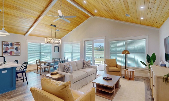Waverly House | CABIN #1 AT SANCTUARY COVE