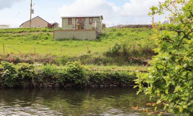 Llanrug Cottage | Cabin ∙ 1 bedroom ∙ 2 guests