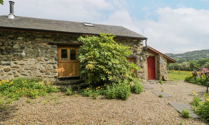 Henryd Cottage | Cabin ∙ 1 bedroom ∙ 2 guests