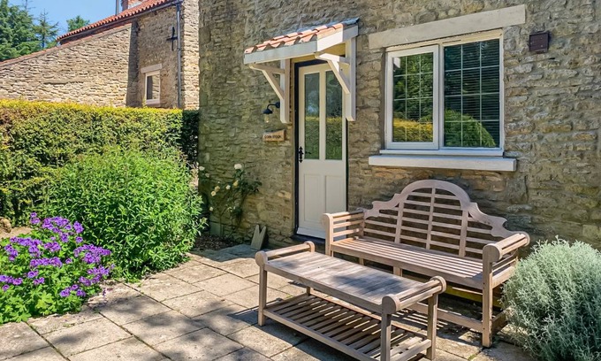 Potter Brompton Cottage | Cabin ∙ 1 bedroom ∙ 2 guests