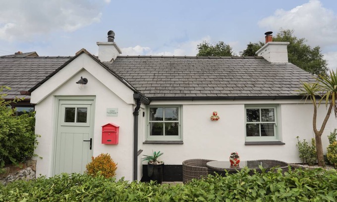 Menai Bridge Cottage | Cabin ∙ 1 bedroom ∙ 2 guests