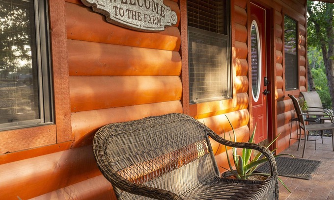 Waco House | Cabin 1 Rental 15 Minutes From Magnolia and Baylor