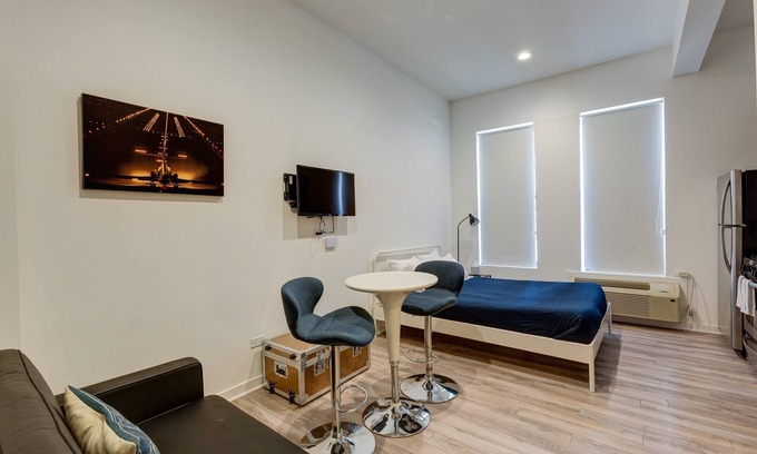 River West Apartment | Cabin 101 by 747 Lofts