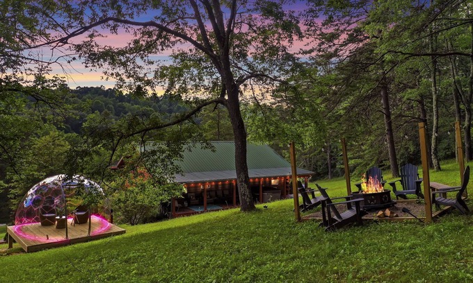 Logan Cabin | Cabin 10Acres~Sauna ~Dome~ Hot Tub ~Game~ FirePit