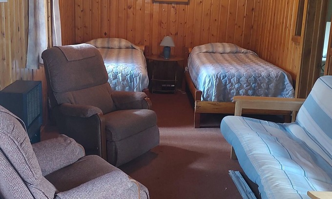Bellvue Cabin | Cabin 11 at Sportsman’s Lodge, Modern Cabin 11 at Sportsman's Lodge