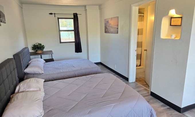 Manitou Springs Cabin | Cabin 12 | 2 Beds + Futon Near Garden of Gods