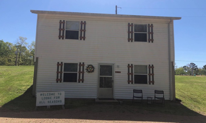 Piedmont Cabin | Cabin #122 LodgeForAllSeasons 1/2 mile-2 min drive to a marina & Clearwater Lake