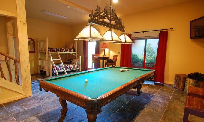 Almond Cabin | Cabin ∙ 2 bedrooms ∙ 13 guests