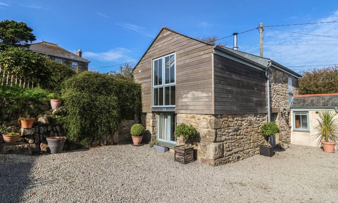 Camborne Cottage | Cabin ∙ 2 bedrooms ∙ 3 guests