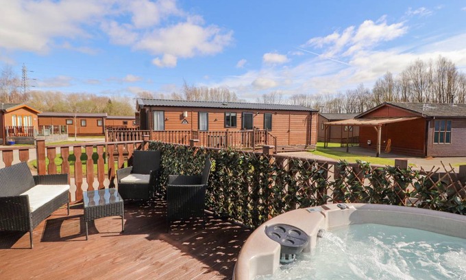 South Lakeland Leisure Village Cottage | Cabin ∙ 2 bedrooms ∙ 4 guests