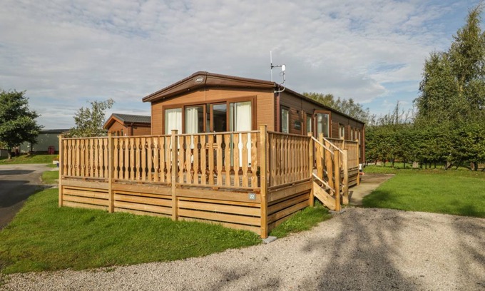 South Lakeland Leisure Village Cottage | Cabin ∙ 2 bedrooms ∙ 4 guests