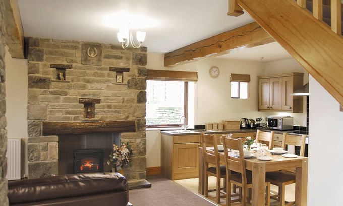 Sutton-in-Craven Cottage | Cabin ∙ 2 bedrooms ∙ 4 guests