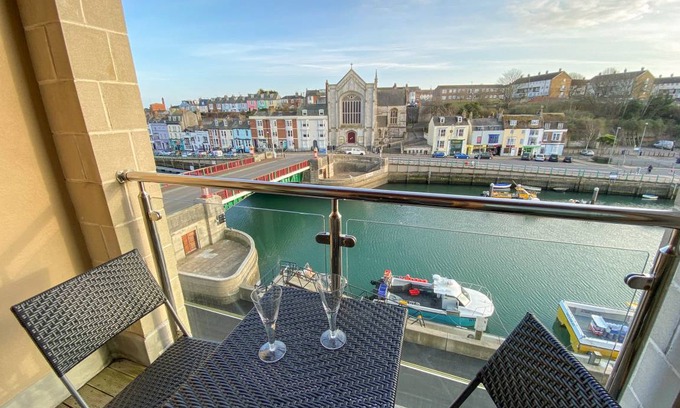 Weymouth Cottage | Cabin ∙ 2 bedrooms ∙ 4 guests