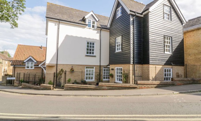 Ely Cottage | Cabin ∙ 2 bedrooms ∙ 4 guests