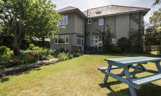 Boscombe Cottage | Cabin ∙ 2 bedrooms ∙ 5 guests