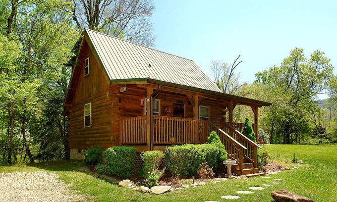 Cosby Cabin | Cabin ∙ 2 bedrooms ∙ 8 guests