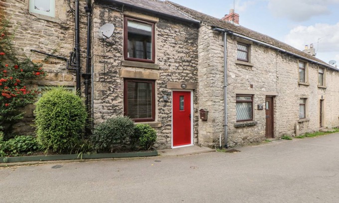 Castleton Cottage | Cabin ∙ 2 bedrooms ∙ 3 guests