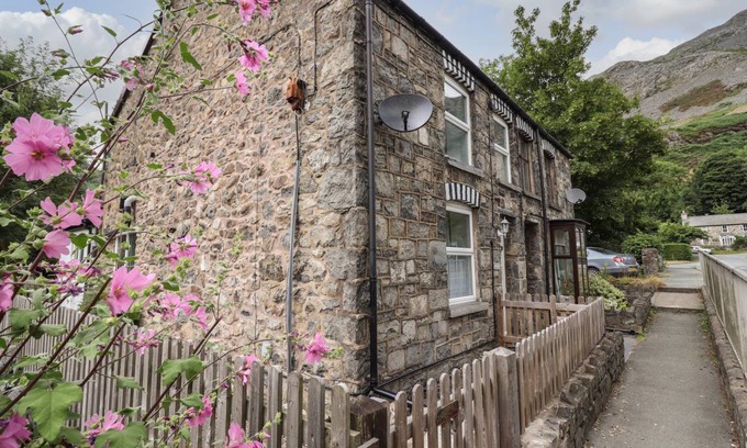 Llangynog Cottage | Cabin ∙ 2 bedrooms ∙ 4 guests