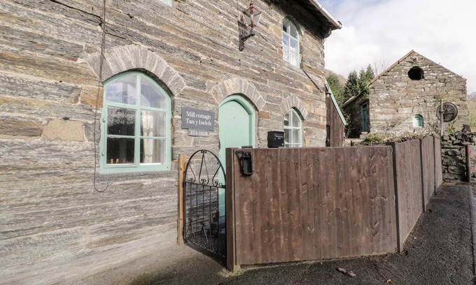 Maentwrog Cottage | Cabin ∙ 2 bedrooms ∙ 3 guests