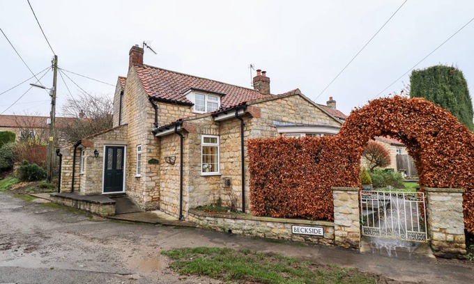 Nettleham Cottage | Cabin ∙ 2 bedrooms ∙ 4 guests