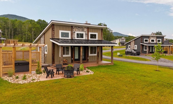 Timberline Cabin | Cabin 2 One Bed Modern Luxury w Hot Tub