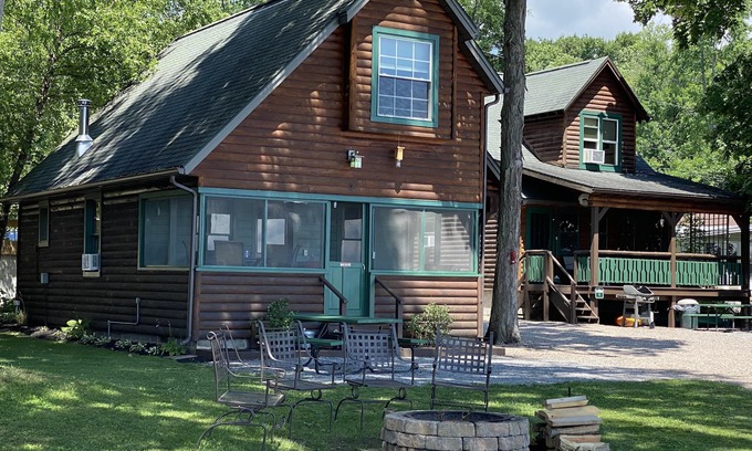 North Bay Cabin | Cabin 2 Waterfront - Three Pines Lodging & Marina