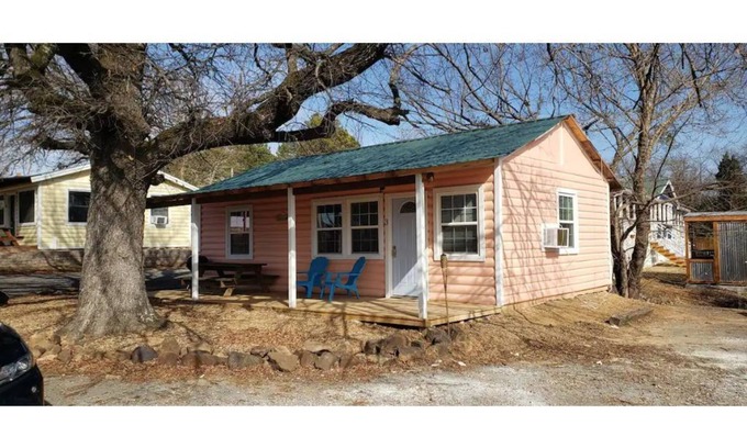 Longtown Cabin | Cabin #3 at Snug Harbor Cabins Lake Eufaula, O