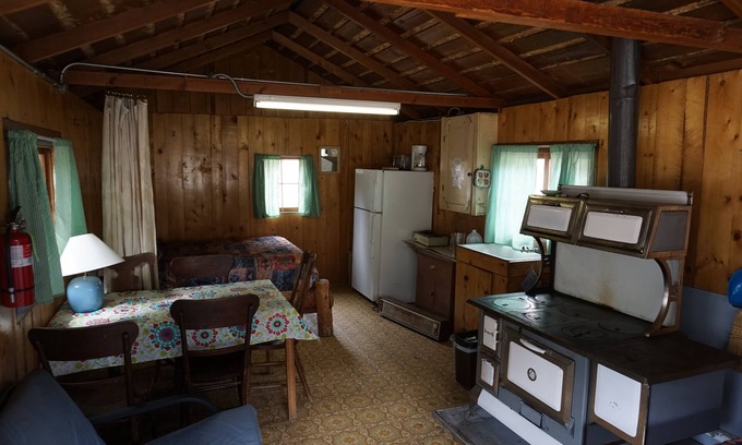 Bellvue Cabin | Cabin 3 at Sportsman’s Lodge, Rustic Cabin 3 at Sportsman's Lodge