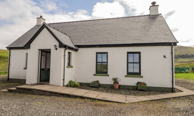 Kilmaluag Cottage | Cabin ∙ 3 bedrooms ∙ 6 guests