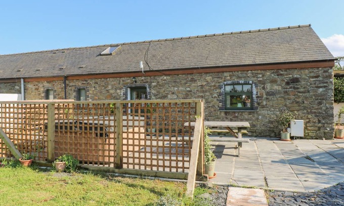 Haverfordwest Cottage | Cabin ∙ 3 bedrooms ∙ 6 guests