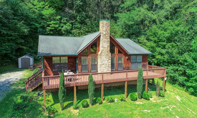 Cosby Cabin | Cabin ∙ 3 bedrooms ∙ 6 guests