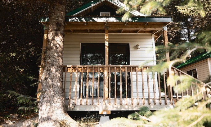 Haines House | Cabin 3 Lynn View Lodge