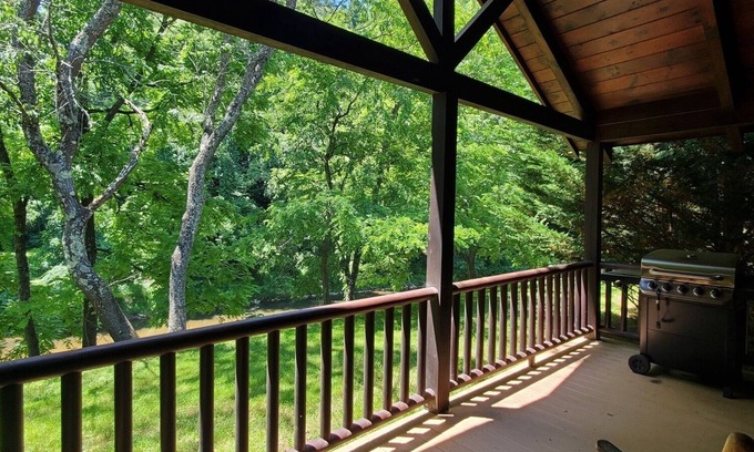 Galax Apartment | Cabin 301 - Rest Stop