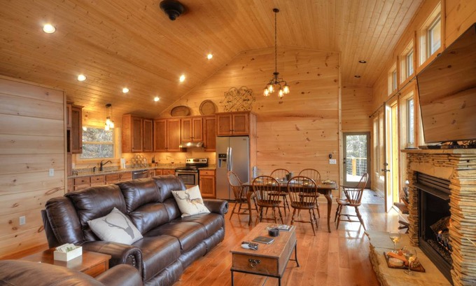 Almond Cabin | Cabin ∙ 4 bedrooms ∙ 10 guests