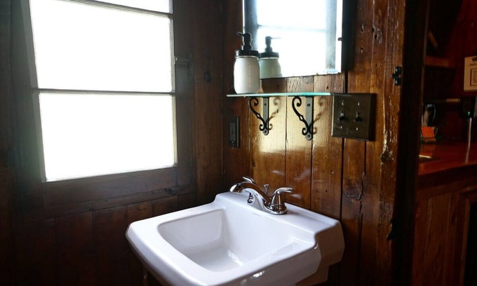 Cadillac Cabin | Cabin #4 - Gone Fishin'