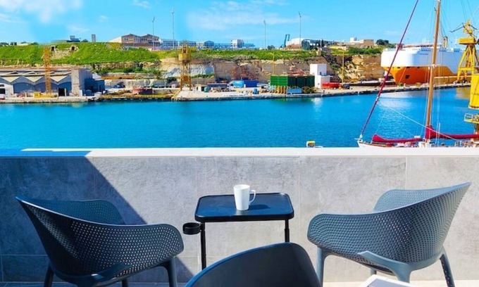 Cospicua Apartment | Cabin 4 Savynomad Harbour Residences Seaport Views